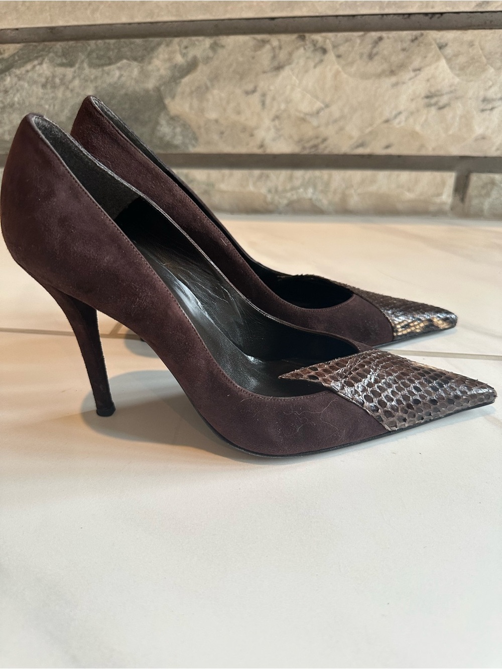 Stuart Weitzman Dark Brown Suede Snakeskin Pointed Toe Pumps Heels Size 9.